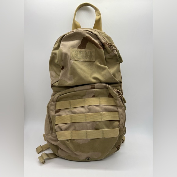 Camelbak Other - CAMELBAK HYDRATION BLADDER BACKPACK IN CAMOUFLAGE PATTERN 3 LB OR 100 OUNCES